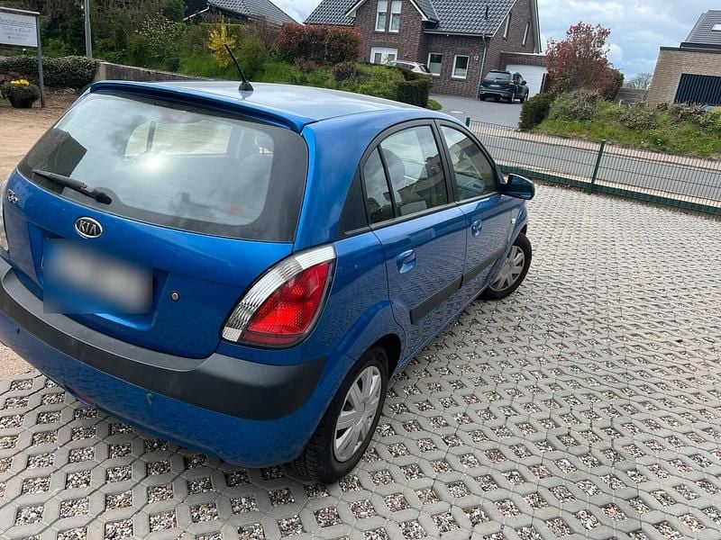 Second-hand Kia Rio 97 CP (71 kW) 2007 Albastru Hatchback