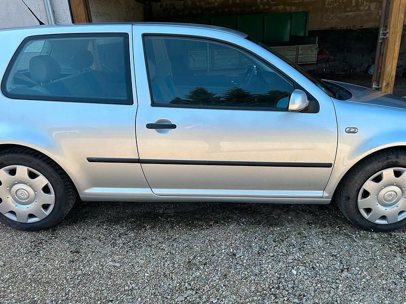 Gebraucht VW Golf IV 105 PS (77 kW) 2001 Silber Kleinwagen