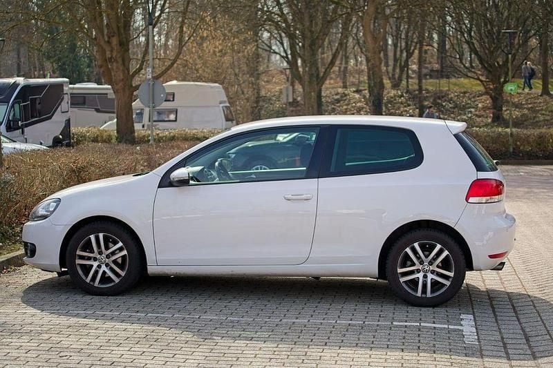 Gebraucht VW Golf VI 122 PS (89 kW) 2009 Weiß Kleinwagen