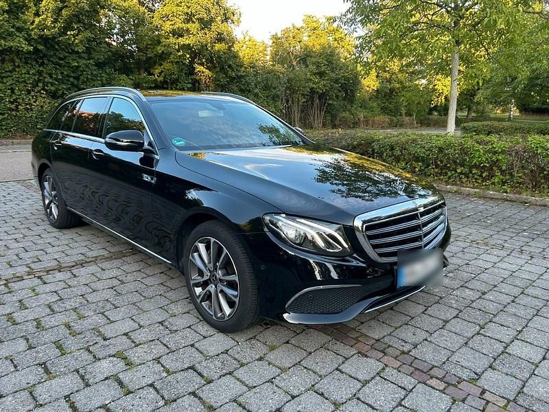 Schwarz Gebraucht 2018 Mercedes E200 Avantgarde Kombi | 23.999 € (Guter Preis) - Bild 1/4