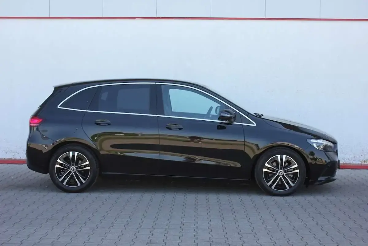 Second-hand Mercedes B180 Progressive 116 CP (85 kW) 2025 Negru Monovolum