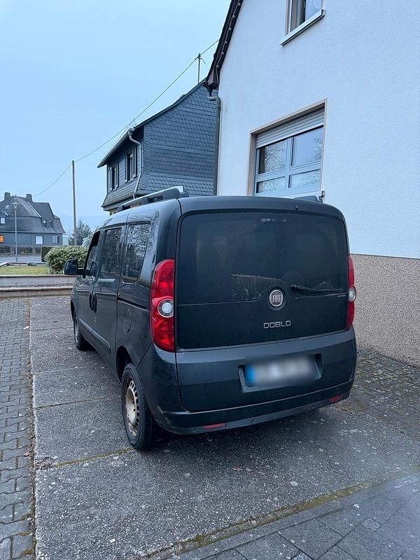 Schwarz Gebraucht 2011 Fiat Doblò Van / Kleinbus | 3.200 € (Fairer Preis) - Bild 1/4