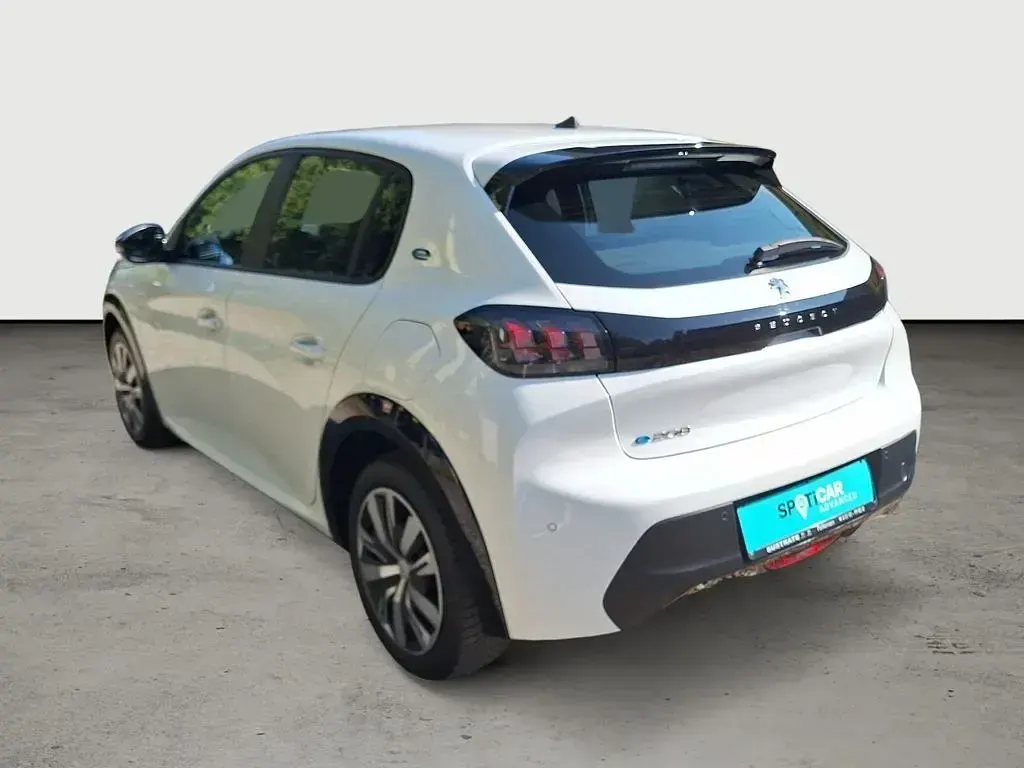 Gebraucht Peugeot e-208 Active 100 kW (136 PS) 2023 Weiß Kleinwagen