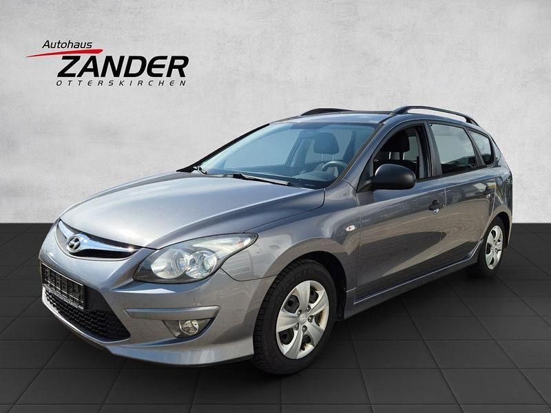 Grau Gebraucht 2012 Hyundai i30 Classic Kombi | 2.999 € (Guter Preis) - Bild 1/4