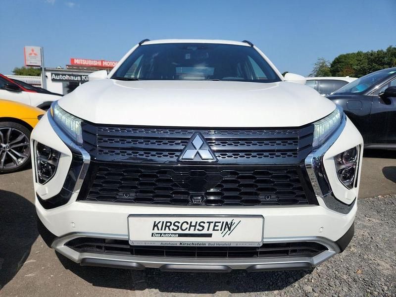 Gebraucht Mitsubishi Eclipse Cross Plus 188 PS (138 kW) 2022 Weiß SUV