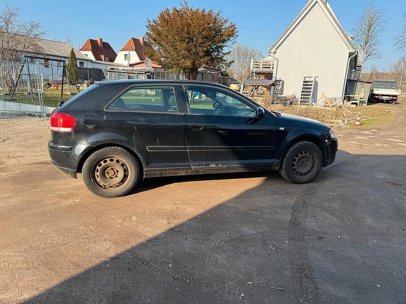 Gebraucht Audi A3 102 PS (75 kW) 2005 Schwarz Kleinwagen
