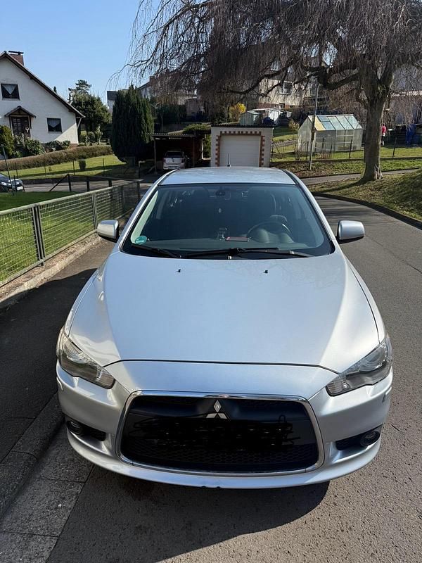 Gebraucht Mitsubishi Lancer 140 PS (102 kW) 2011 Silber Limousine