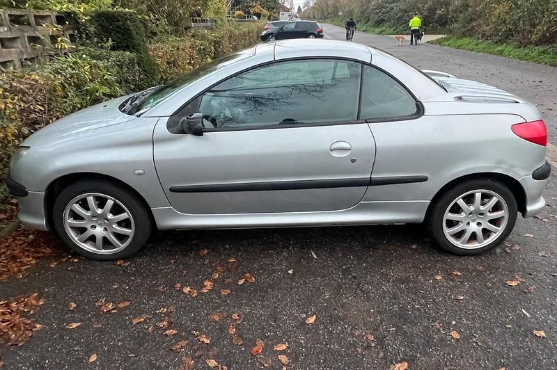 Gebraucht Peugeot 206 CC 2003 Silber Cabrio