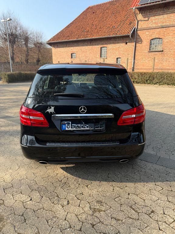 Gebraucht Mercedes B180 122 PS (89 kW) 2013 Schwarz Van / Kleinbus