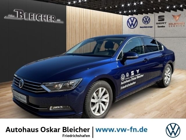 Blau Gebraucht 2018 VW Passat Comfortline Limousine | 20.990 € (Fairer Preis) - Bild 1/4