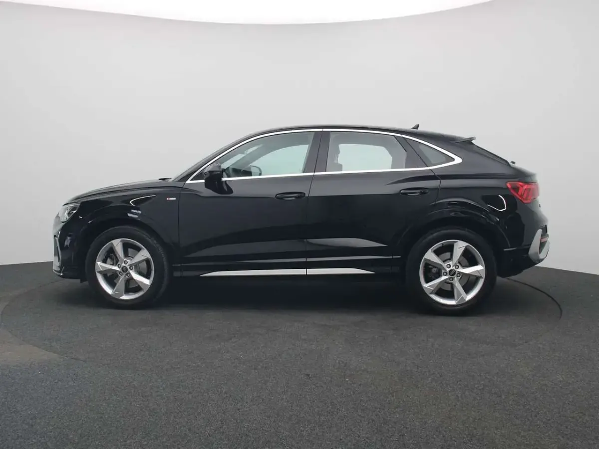 Gebraucht Audi Q3 S-Line 190 PS (139 kW) 2023 Mythosschwarz metallic SUV