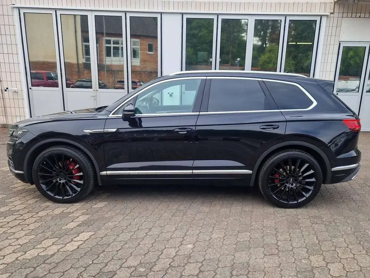 Gebraucht VW Touareg Elegance 286 PS (210 kW) 2018 Deep black perleffekt SUV