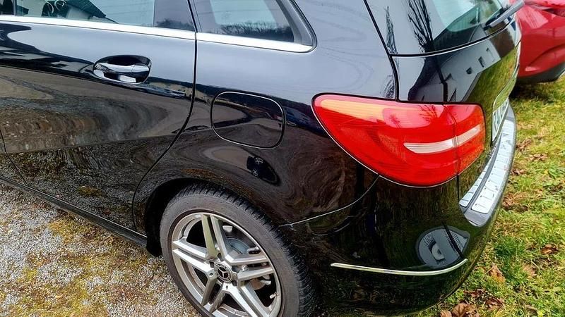 Gebraucht Mercedes B180 109 PS (80 kW) 2011 Schwarz Van / Kleinbus