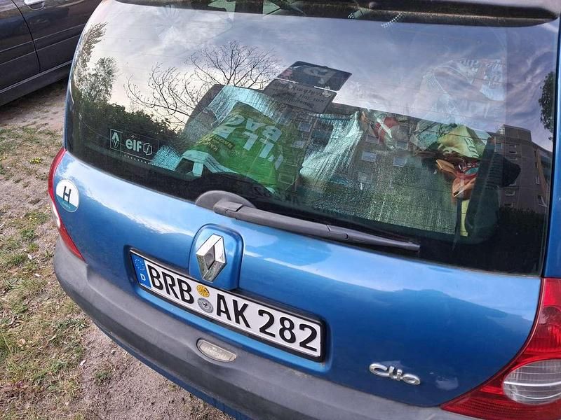 Używany Renault Clio II 58 KM (42 kW) 2003 Niebieski Hatchback