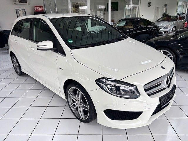 Gebraucht Mercedes B200 AMG line 156 PS (114 kW) 2017 Weiß Van / Kleinbus