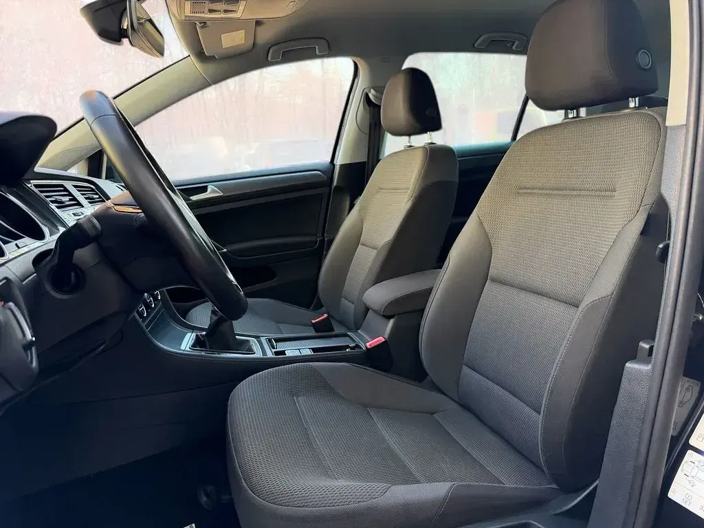 Gebraucht VW Golf VII Comfortline 131 PS (96 kW) 2019 Schwarz Limousine