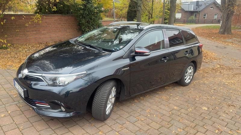 Schwarz Gebraucht 2015 Toyota Auris Touring Sports Kombi | 9.800 € (Fairer Preis) - Bild 1/4