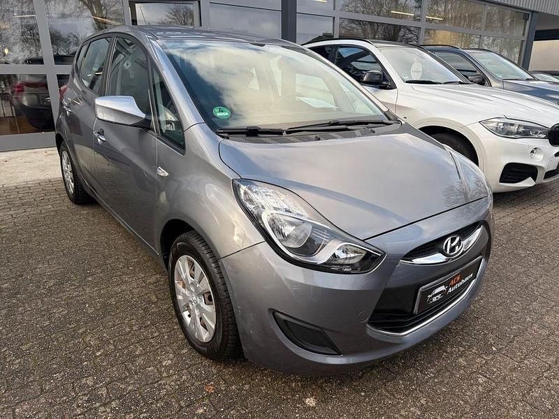 Grau Gebraucht 2013 Hyundai ix20 Edition Kleinwagen | 7.980 € (Fairer Preis) - Bild 1/4