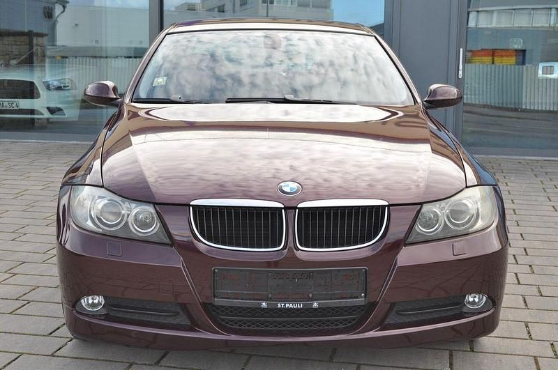 Gebraucht BMW 318 Advantage 143 PS (105 kW) 2008 Rot Limousine