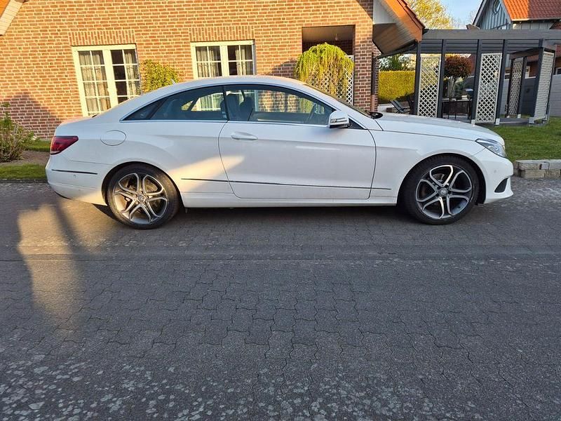 Second-hand Mercedes E200 184 CP (135 kW) 2015 Alb Coupe