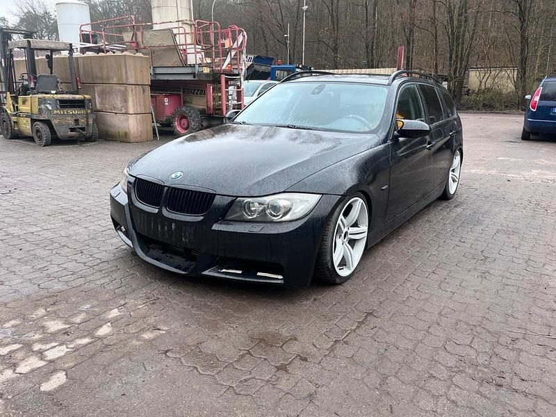 Schwarz Gebraucht 2006 BMW 320 Kombi | 1.600 € (Superpreis) - Bild 1/4