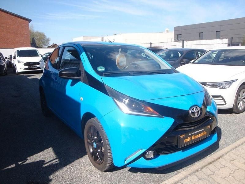 Gebraucht Toyota Aygo X-cite 69 PS (50 kW) 2016 Blau Kleinwagen