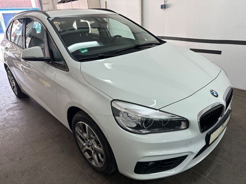 Weiß Gebraucht 2016 BMW 216 Active Tourer Advantage Van / Kleinbus | 11.500 € (Fairer Preis) - Bild 1/4