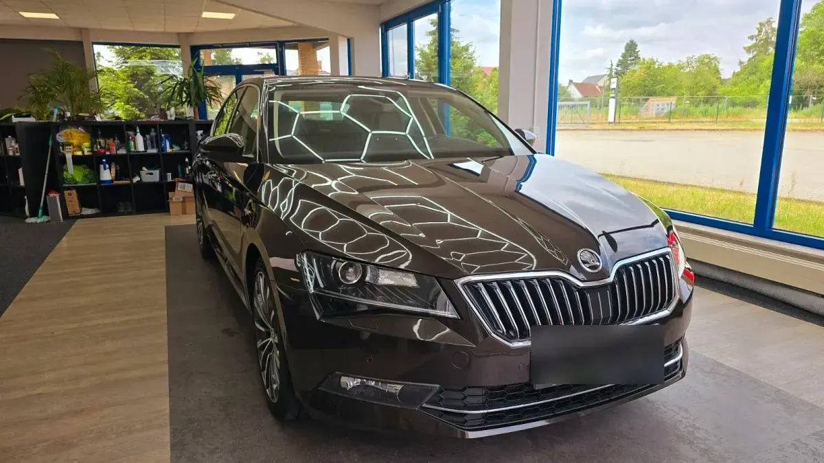 Gebraucht Skoda Superb LAURIN & KLEMENT 190 PS (139 kW) 2015 Braun Limousine