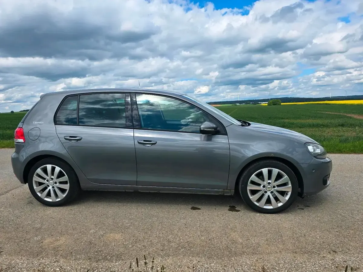 Gebraucht VW Golf VI 140 PS (102 kW) 2011 Grau Kleinwagen