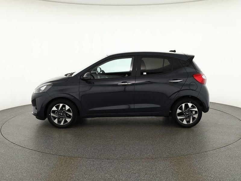 Neu Hyundai i10 63 PS (46 kW) 2025 Grau Kleinwagen