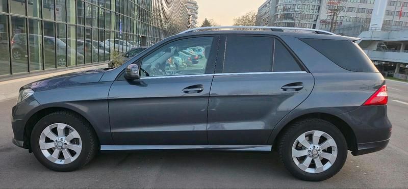 Gebraucht Mercedes ML350 258 PS (189 kW) 2014 Grau SUV