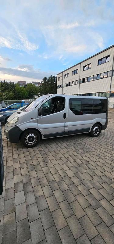 Silber Gebraucht 2006 Opel Vivaro Van | 5.299 € (Fairer Preis) - Bild 1/4