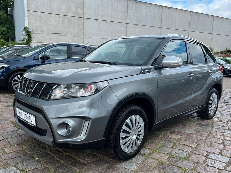 Silber Gebraucht 2018 Suzuki Vitara SUV | 12.980 € (Superpreis) - Bild 1/4