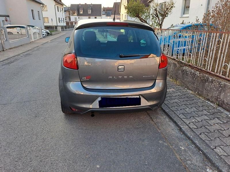 Gebraucht Seat Altea Copa 105 PS (77 kW) 2012 Grau Van / Kleinbus