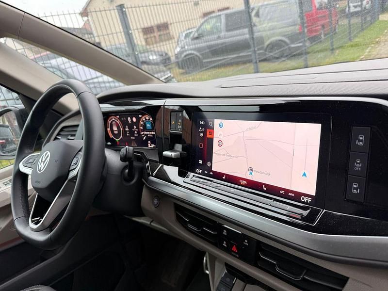 Second-hand VW Multivan Style 150 CP (110 kW) 2025 Negru Monovolum