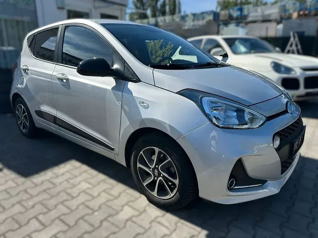 Gebraucht Hyundai i10 Passion 87 PS (63 kW) 2018 Silber Kleinwagen