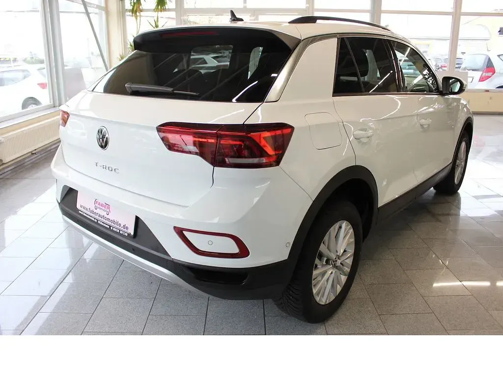 Gebraucht VW T-Roc Life 116 PS (85 kW) 2024 Weiß SUV
