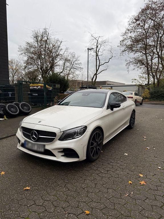 Gebraucht Mercedes C300 258 PS (189 kW) 2019 Weiß Coupé