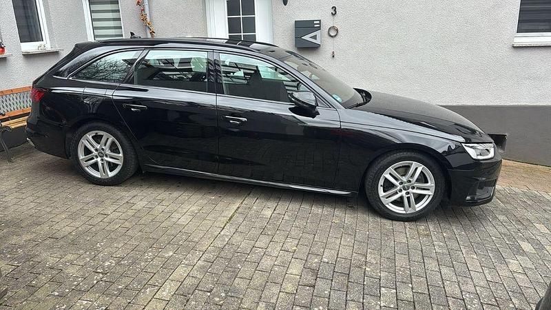 Gebraucht Audi A4 Advanced 163 PS (119 kW) 2020 Schwarz Kombi