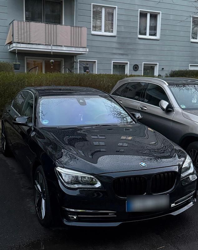 Gebraucht BMW 730L 258 PS (189 kW) 2025 Blau Limousine