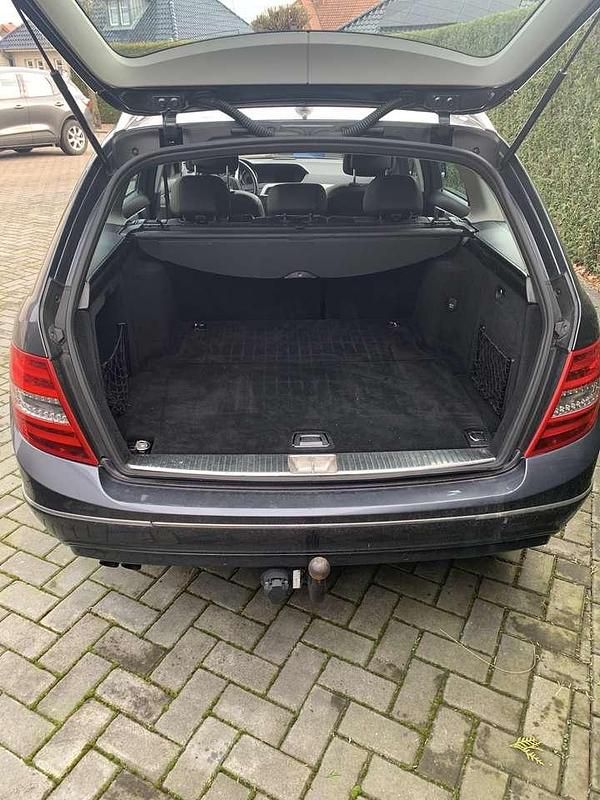 Gebraucht Mercedes C180 156 PS (114 kW) 2012 Grau Kombi
