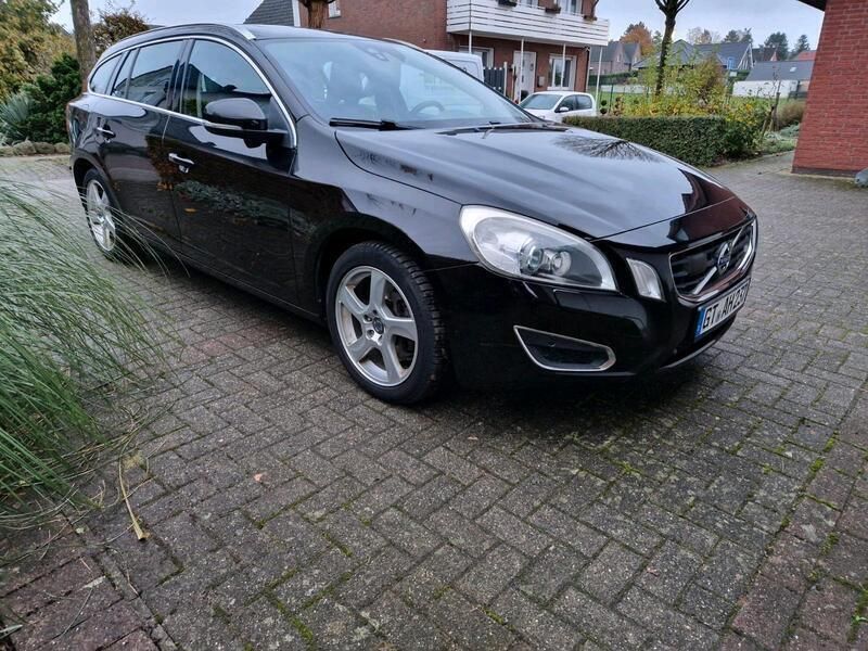 Schwarz Gebraucht 2010 Volvo V60 Kombi | 7.000 € - Bild 1/4