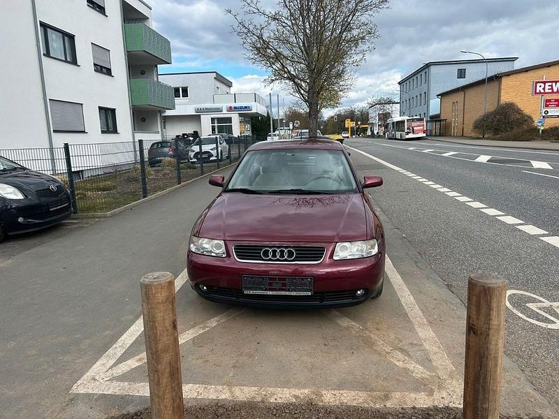 Gebraucht Audi A3 Ambiente 102 PS (75 kW) 2001 Rot Kleinwagen