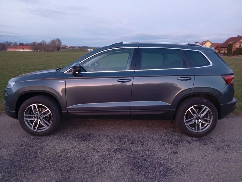 Quarzgrau metallic Gebraucht 2022 Skoda Karoq Clever SUV | 24.400 € (Fairer Preis) - Bild 1/4