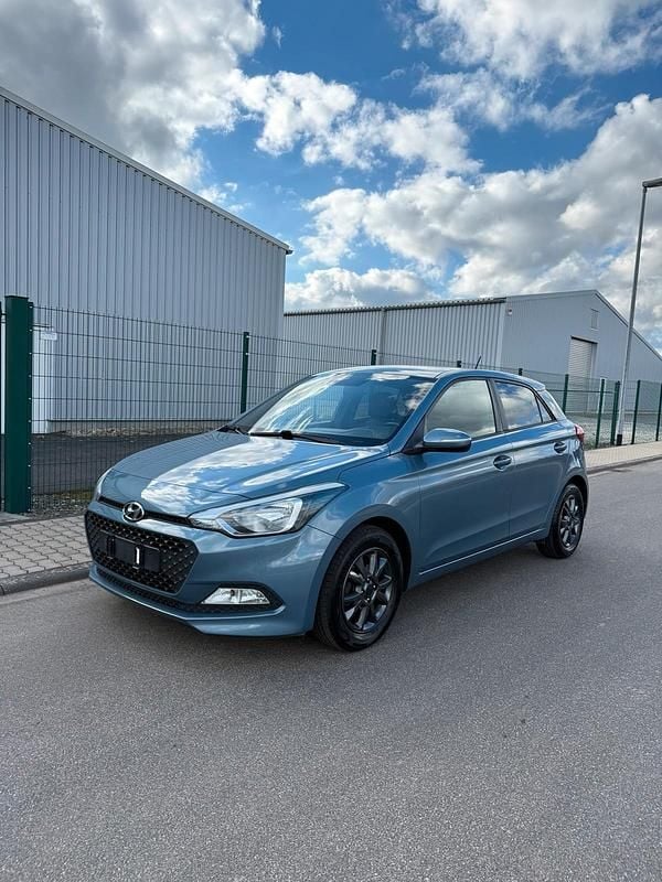 Gebraucht Hyundai i20 Active 84 PS (61 kW) 2017 Blau Kleinwagen