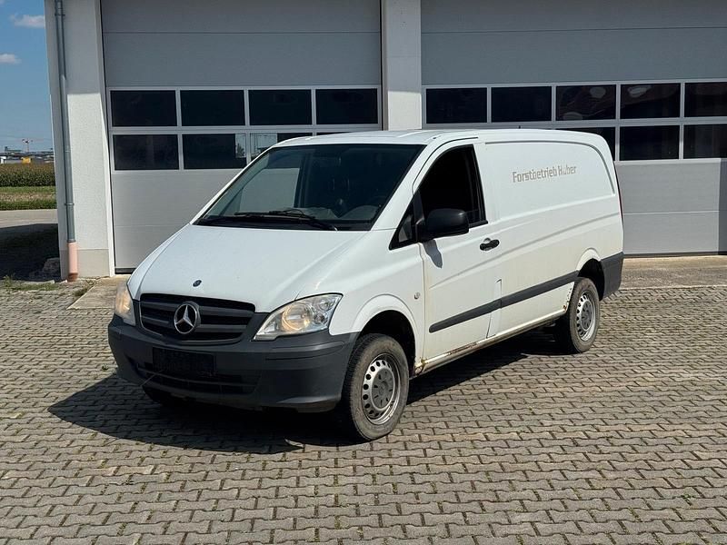 Weiß Gebraucht 2012 Mercedes Vito Van / Kleinbus | 3.699 € - Bild 1/4