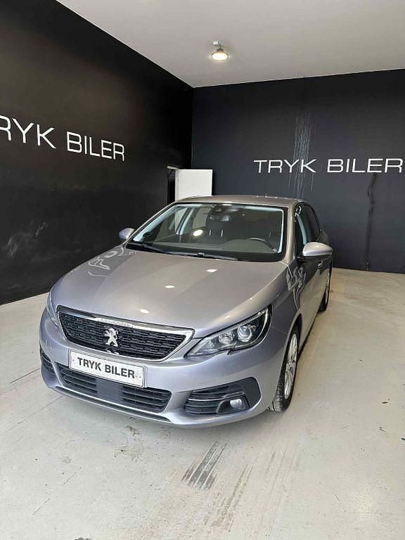 Grau Gebraucht 2019 Peugeot 308 Style Limousine | 5.500 € (Superpreis) - Bild 1/4