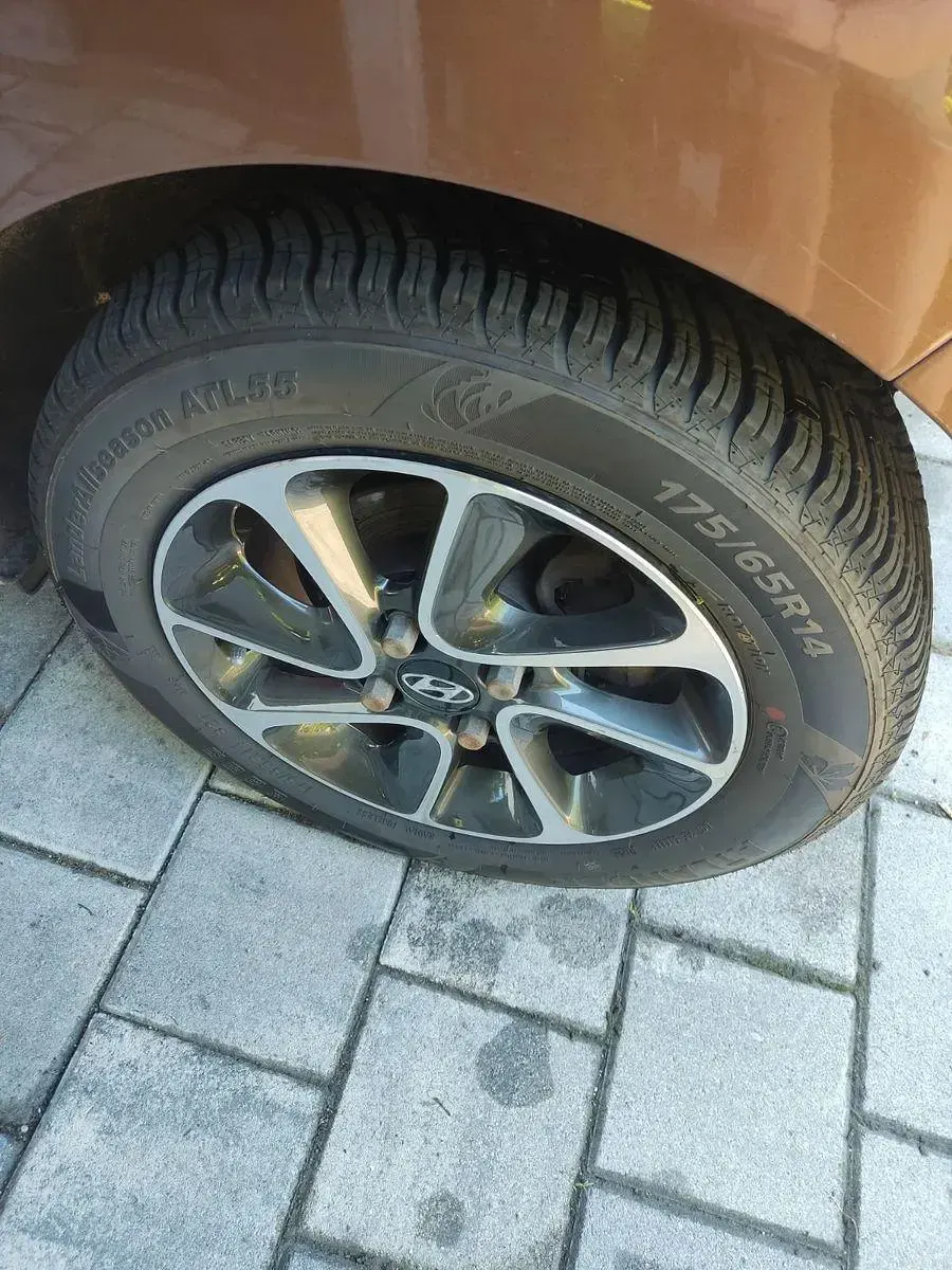 Gebraucht Hyundai i10 Style 87 PS (63 kW) 2018 Braun Kleinwagen