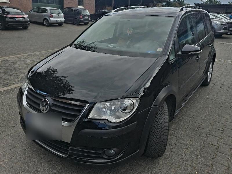 Schwarz Gebraucht 2010 VW Touran Cross Van / Kleinbus | 7.999 € (Fairer Preis) - Bild 1/4