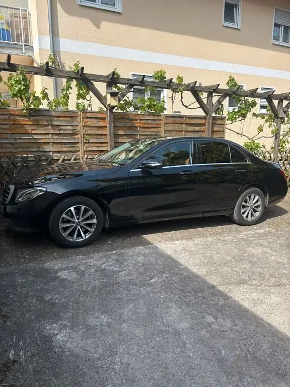 Second-hand Mercedes E220 194 CP (142 kW) 2019 Negru Berlinǎ